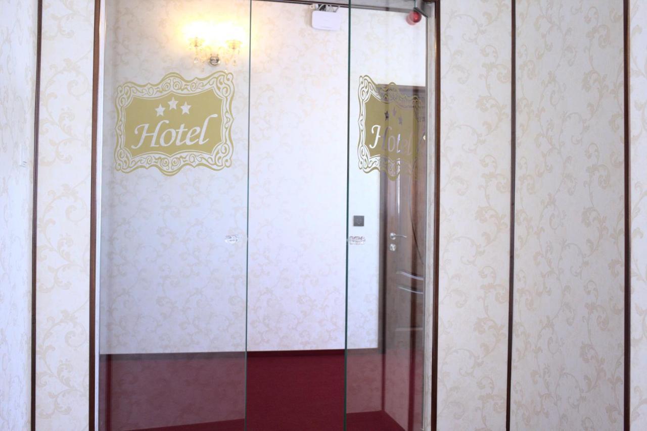 Hotel Onix Roman Exteriör bild