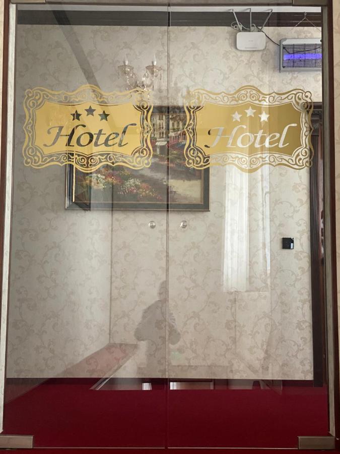 Hotel Onix Roman Exteriör bild